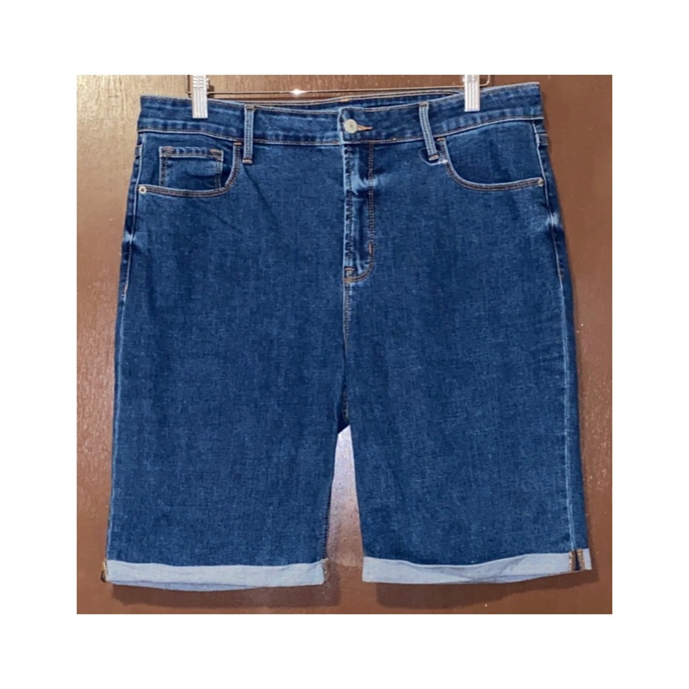 Old Navy High Rise Bermuda Shorts size 14